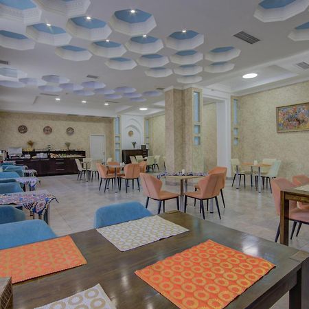 Shah Palace Hotel Bishkek Ngoại thất bức ảnh