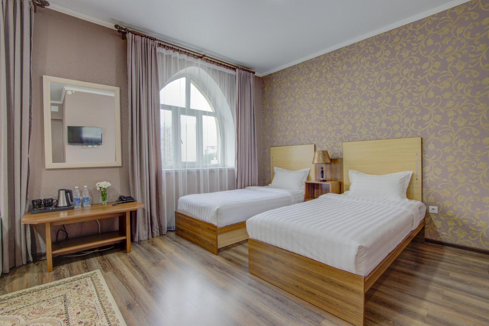 Shah Palace Hotel Bishkek Ngoại thất bức ảnh