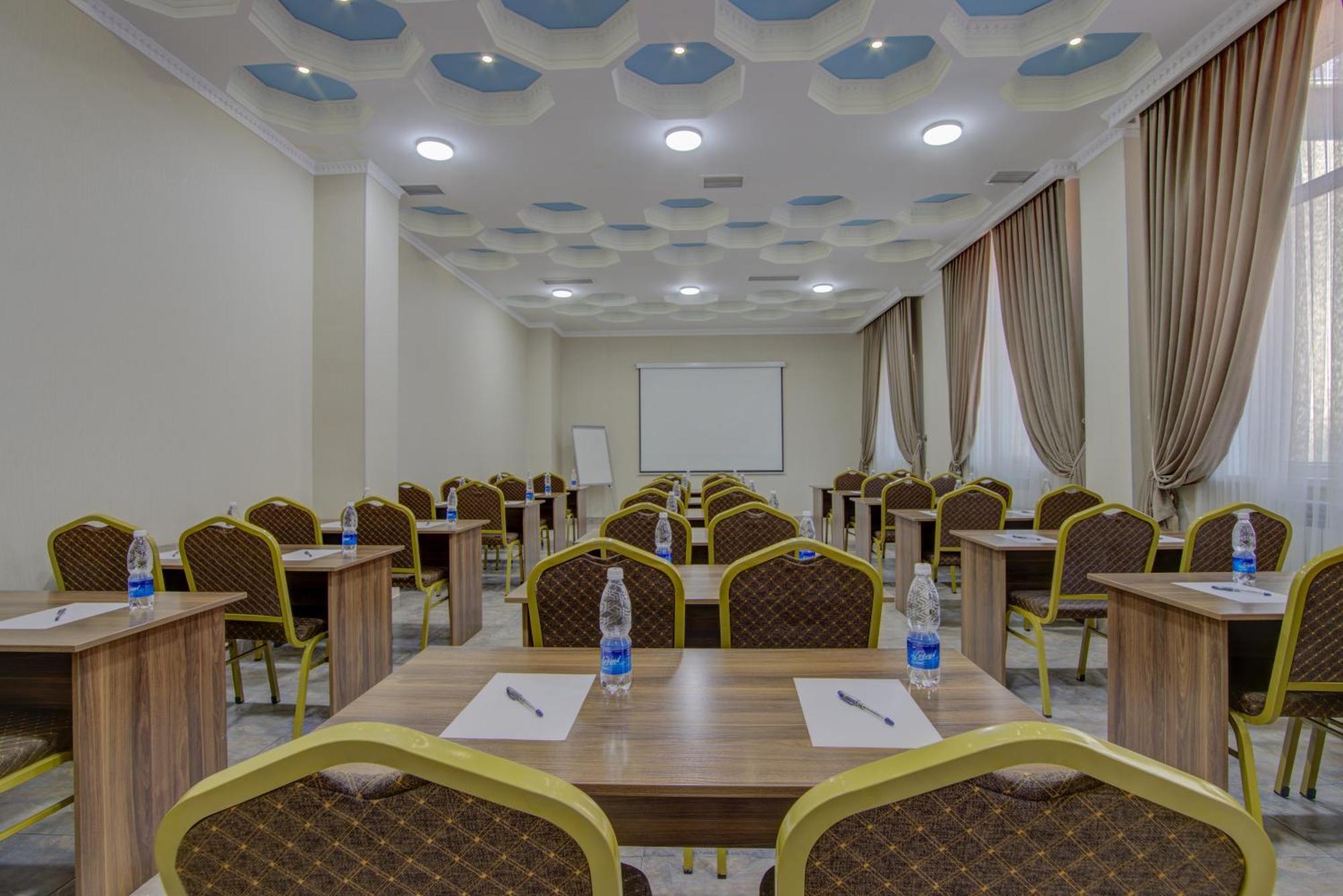 Shah Palace Hotel Bishkek Ngoại thất bức ảnh