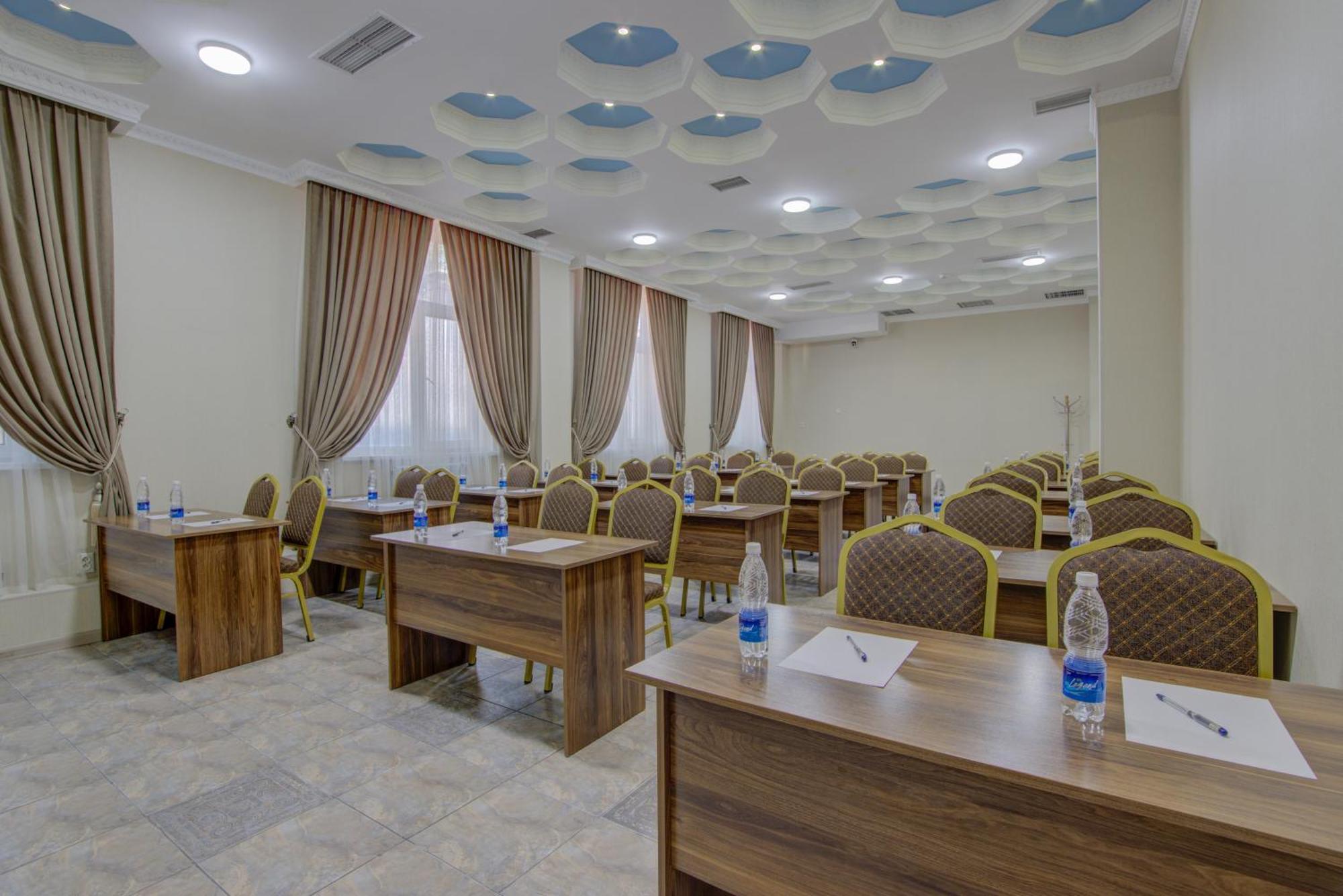 Shah Palace Hotel Bishkek Ngoại thất bức ảnh