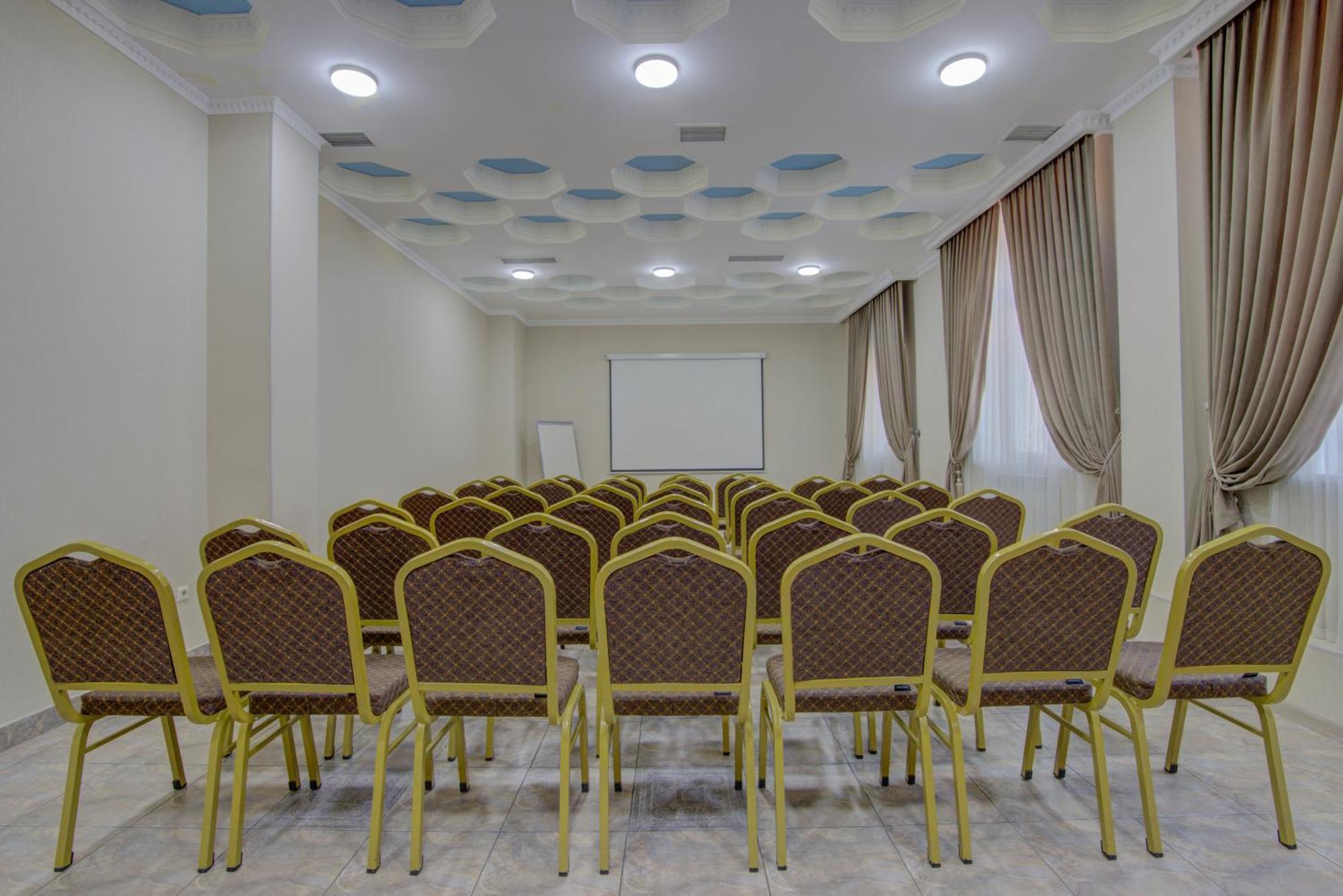 Shah Palace Hotel Bishkek Ngoại thất bức ảnh