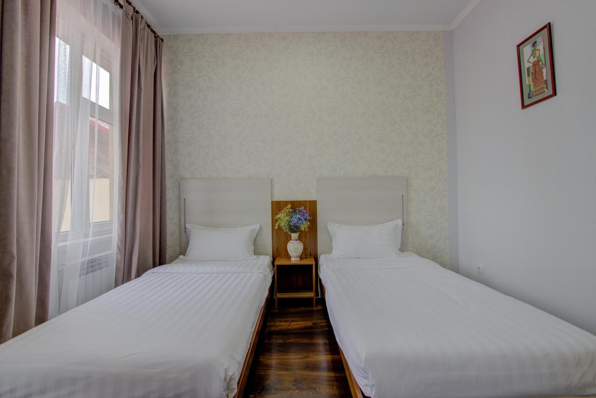 Shah Palace Hotel Bishkek Ngoại thất bức ảnh