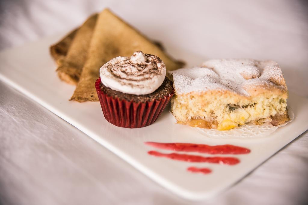 Shah Palace Hotel Bishkek Ngoại thất bức ảnh