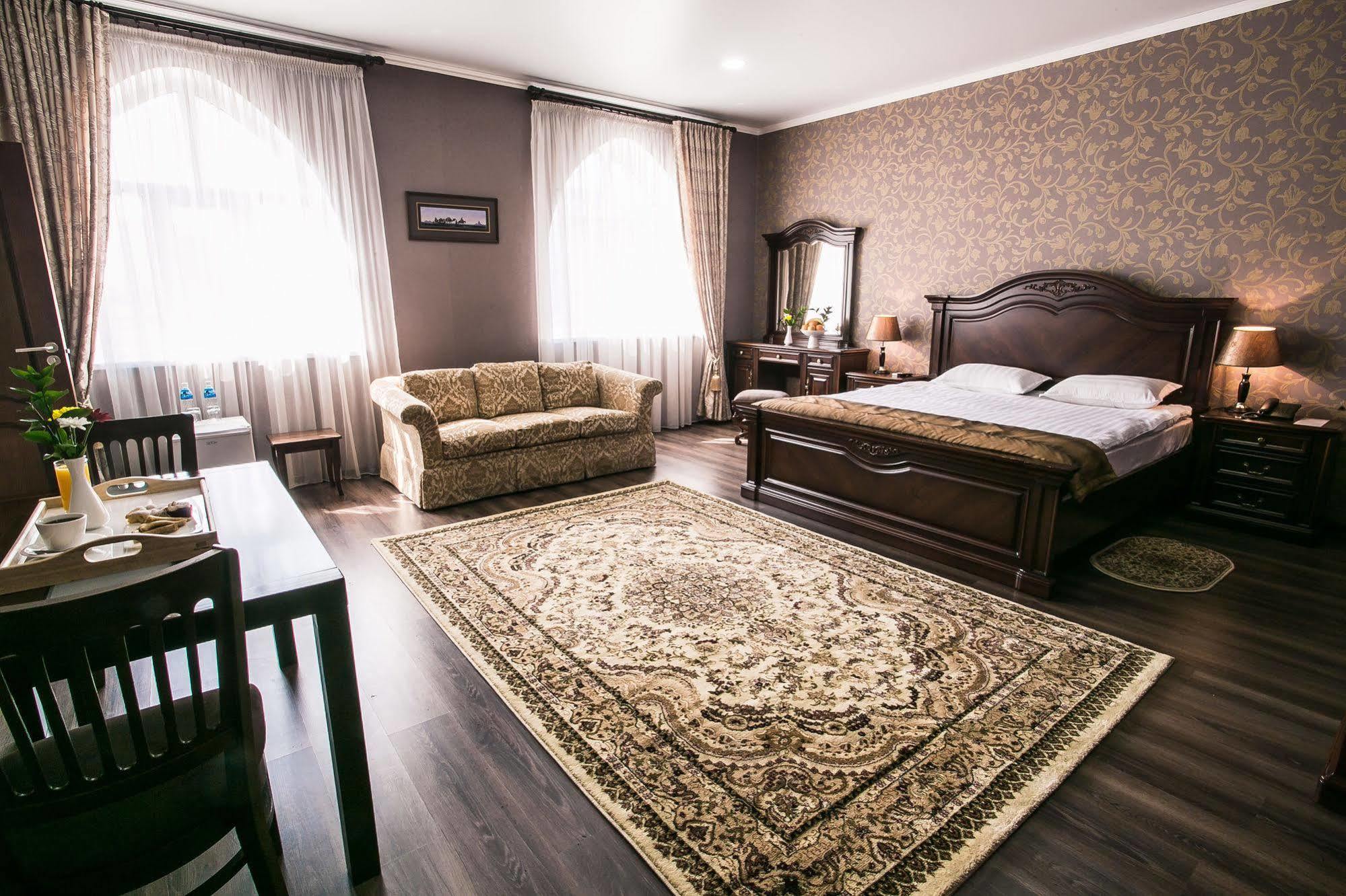 Shah Palace Hotel Bishkek Ngoại thất bức ảnh