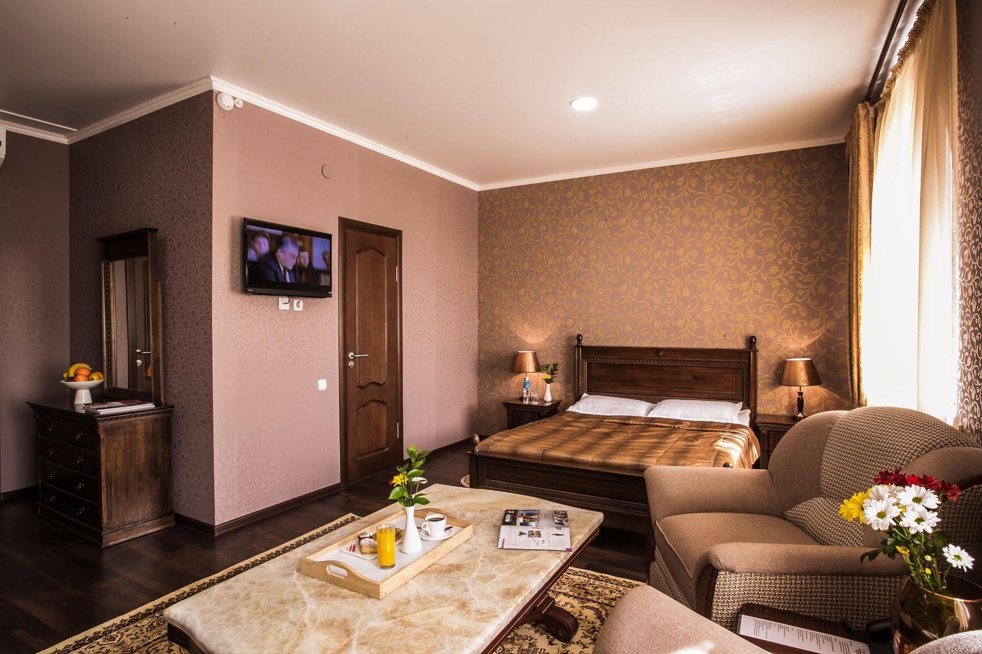 Shah Palace Hotel Bishkek Ngoại thất bức ảnh